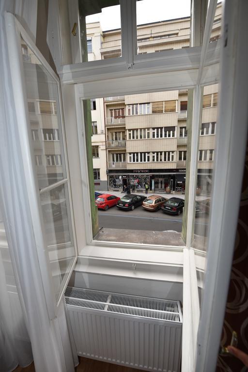 Bourgeois Apartment In Cultural Heritage Building By Ruterra Prag Dış mekan fotoğraf